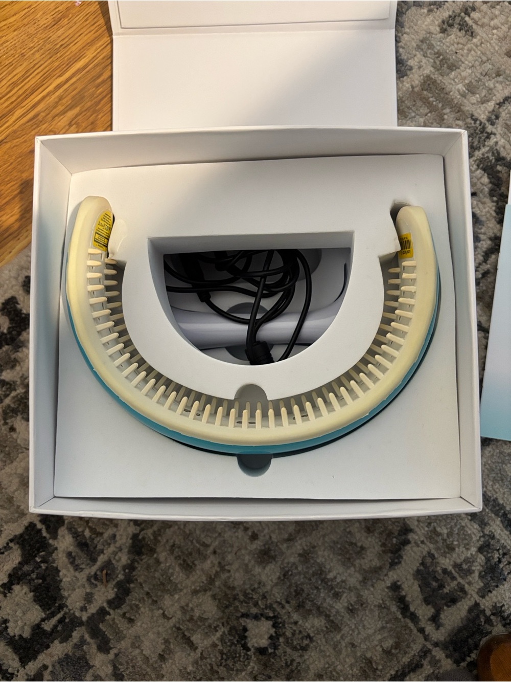 HairMax LaserBand 41 Flex-Fit Hair Growth Device - Picture 4 of 11